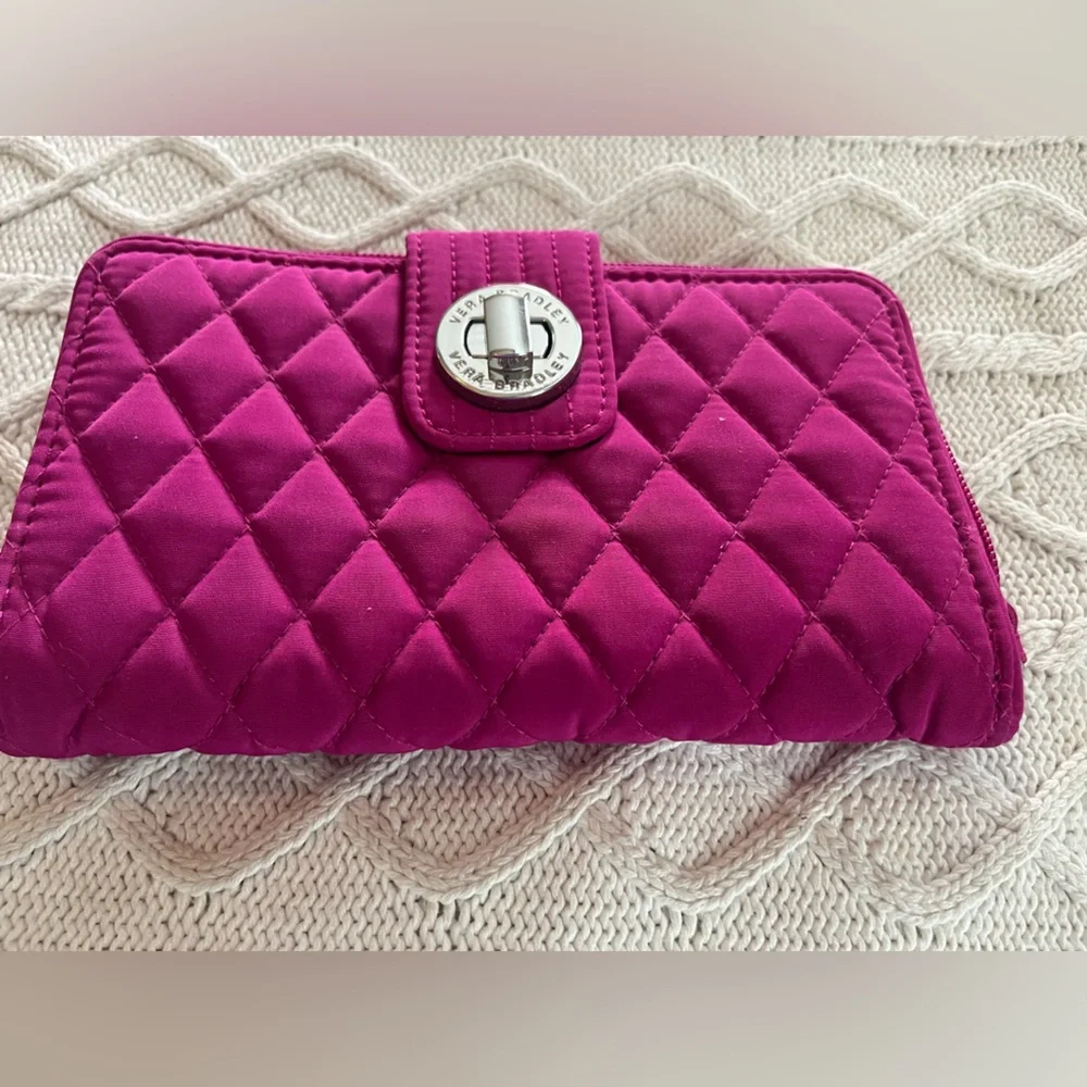 Vera Bradley Turn Key Wallet Credit Cards Zipper Space Like New! - Picture 3 of 12